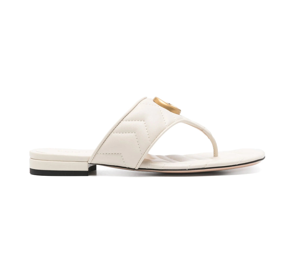 Gucci
Double G sandals size~8