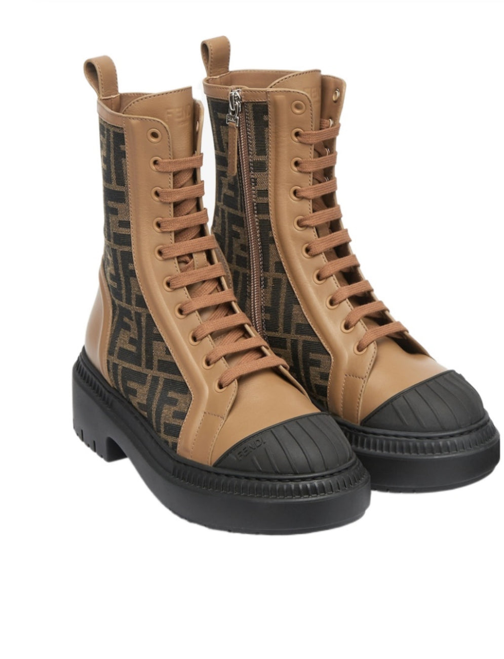 Fendi
Beige leather biker boots
Size 5